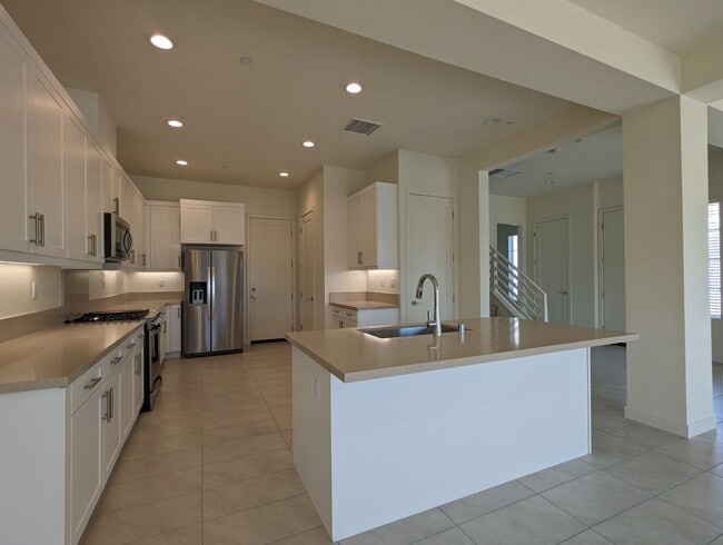 Beautiful Two-Story Four Bedroom Home at t... - Beautiful Two-Story Four Bedroom Home at t...