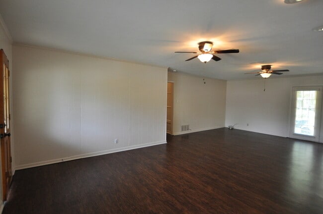 Photo - Tour Today! 3 bedroom in the heart of Sout...