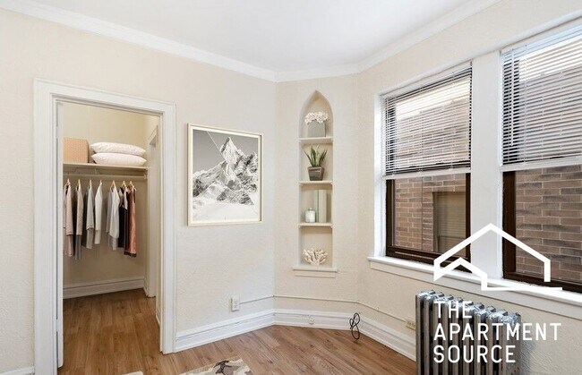 Photo - 4827 N Damen Ave