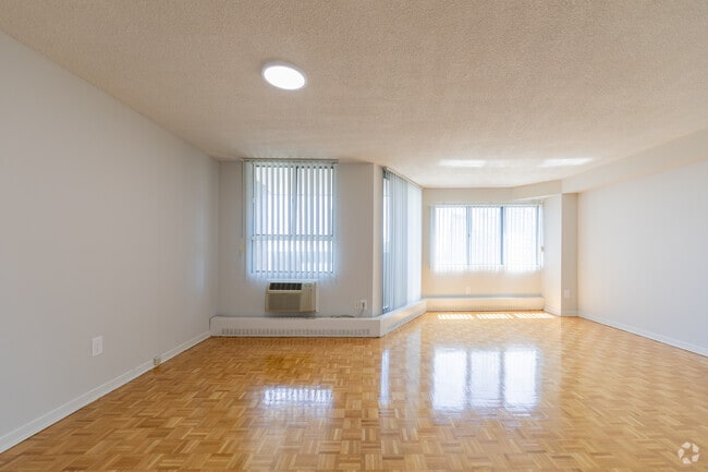 1BR, 1BA - 744SF - Living Room - The Forestwoods