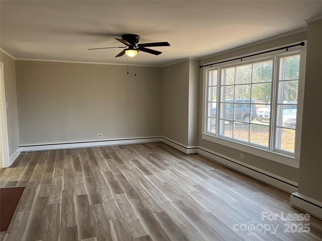 Photo - 668 N 6th St