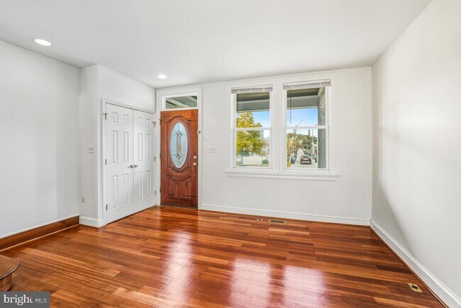 Photo - 1949 H St NE