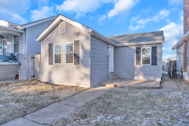 Building Photo - 3933 Walsh St