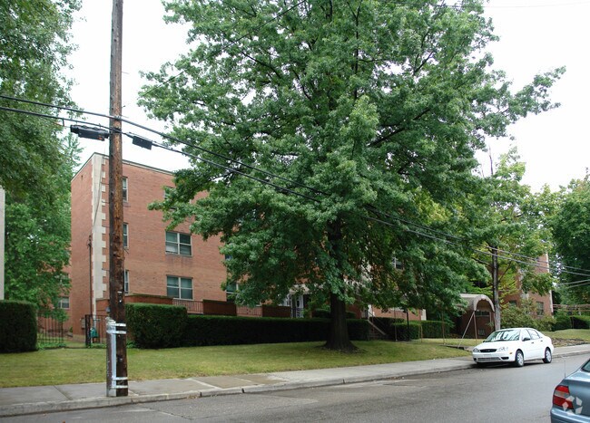 Photo - College Gardens