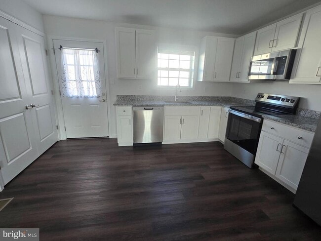 Building Photo - 14 Snowdrop Ct