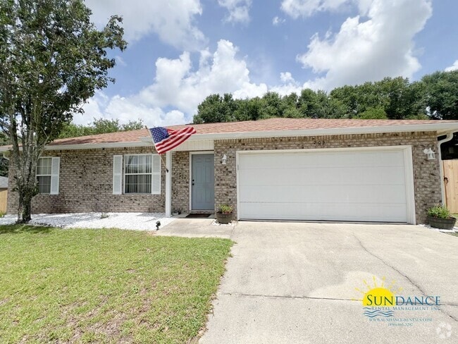 Building Photo - Charming 3-Bedroom Home in Ridge Crest Sub...