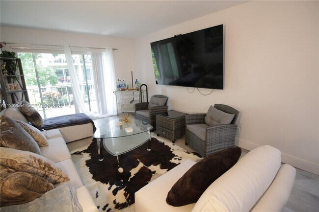 Photo - 3002 NE 5th Terrace Unidad 210-B