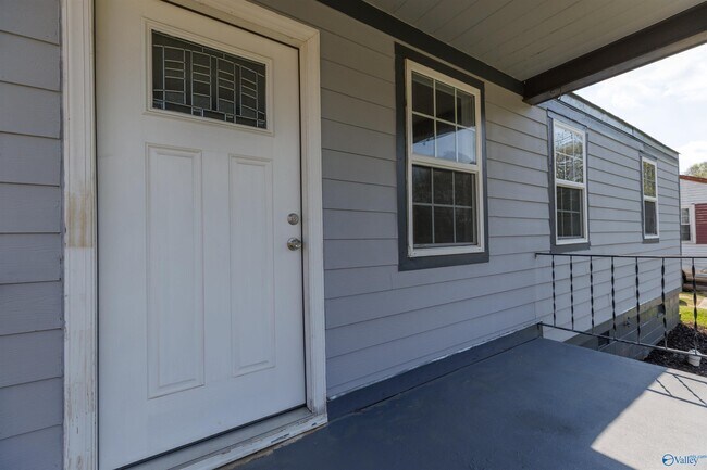 Photo - 214 Richmond Dr NW