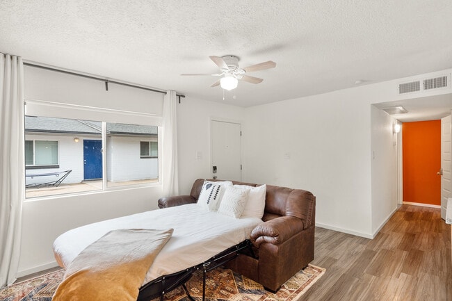 Photo - 1232 W 4th St Unit APT 1