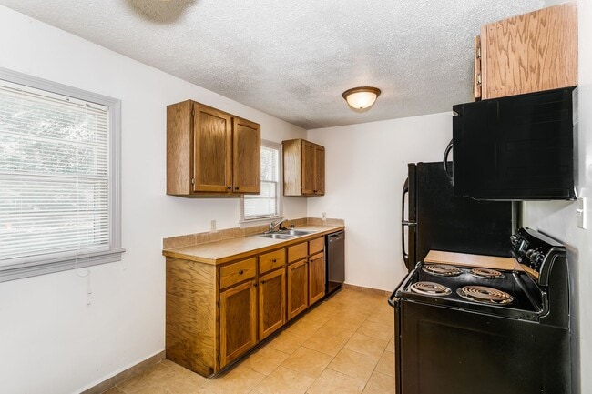 Photo - Cozy 2 Bedroom for Fall