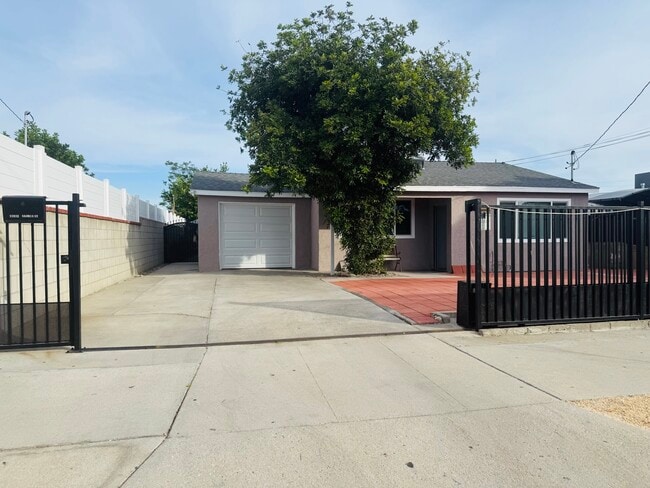 Building Photo - 13032 Glamis St