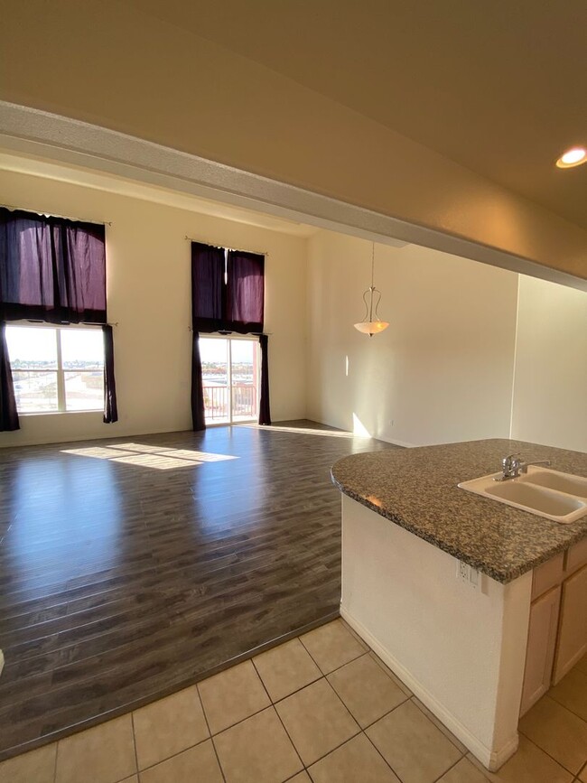 Beautiful, 2 story penthouse loft at the M... - Beautiful, 2 story penthouse loft at the M...