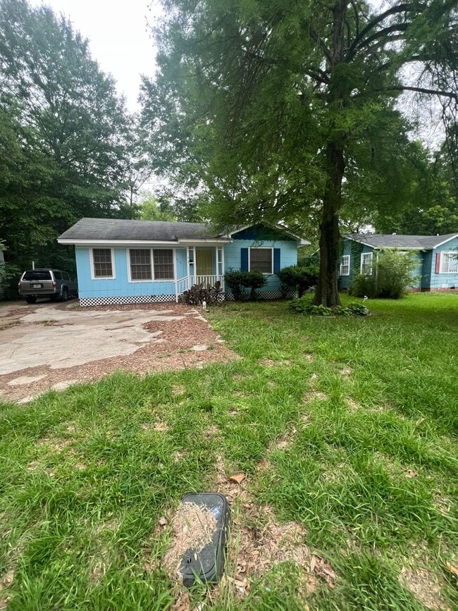 Building Photo - 3718 Northbrook Dr