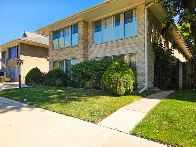 Building Photo - 1111 N Harlem Ave Unit 1C Rental