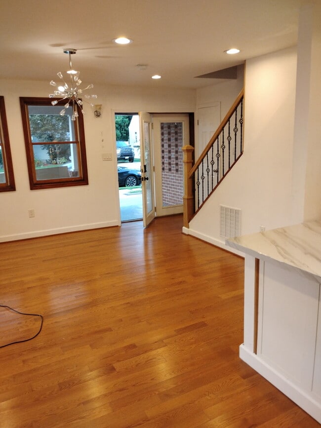 Photo - 108 Irving St