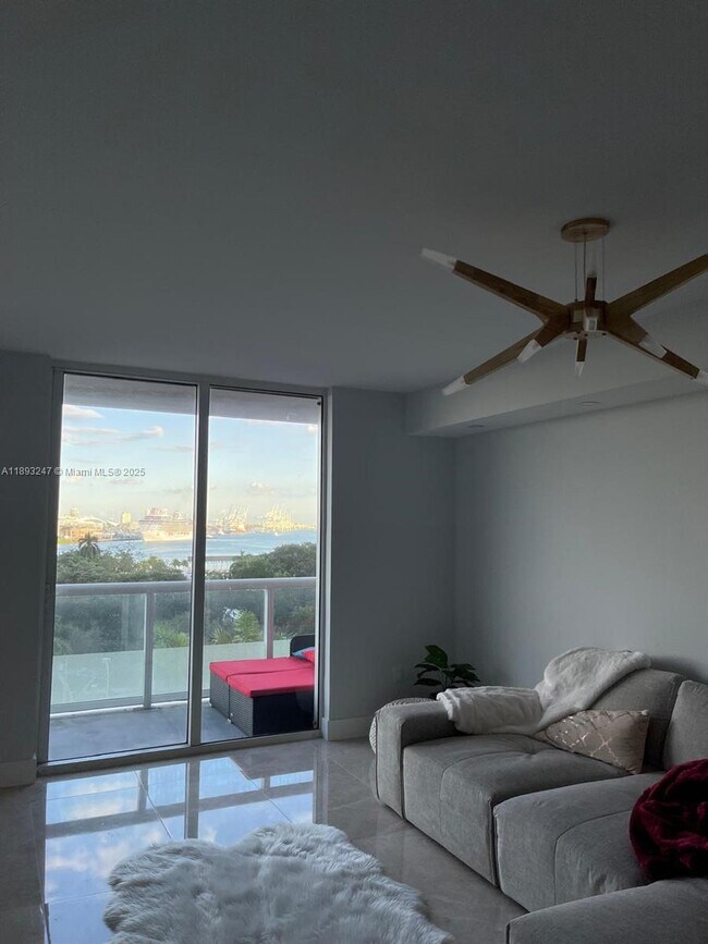 Photo - 50 Biscayne Blvd Unidad 702