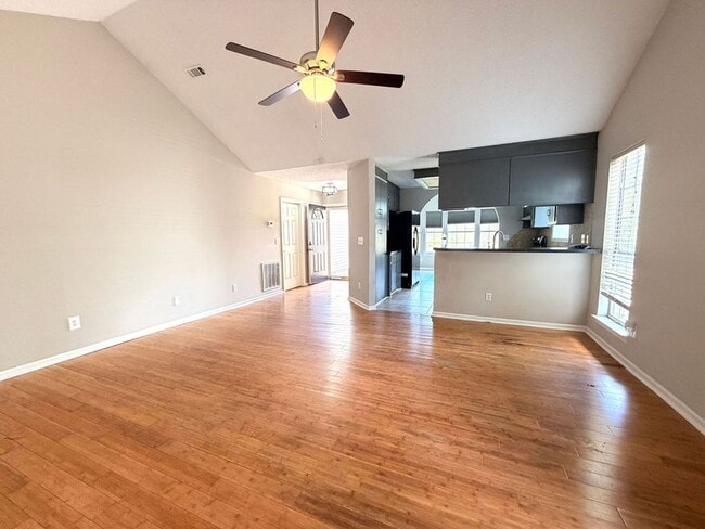 Photo - 3 Bedroom Home off Otranto!