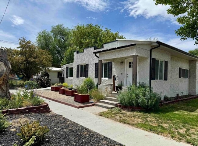 Photo - 605 N 10th Ave