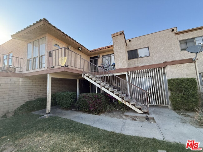 Photo - 2411 W Acacia Ave