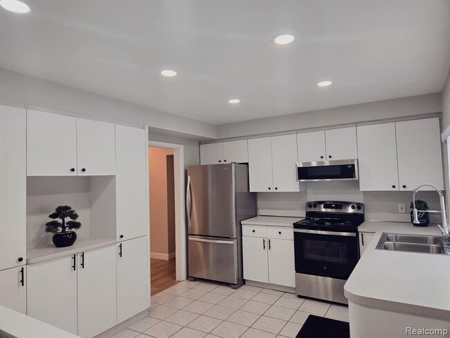 Photo - 24309 Norfolk St