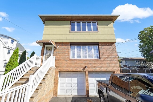 Building Photo - 80 Wallace St Unit 2