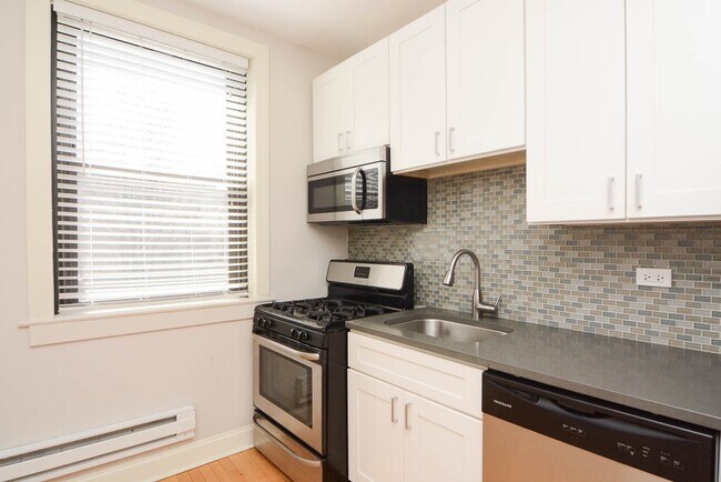 Photo - 2326 N Rockwell St Unidad B2