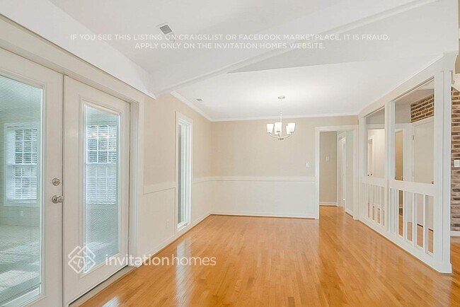 Photo - 911 Buckingham Rd