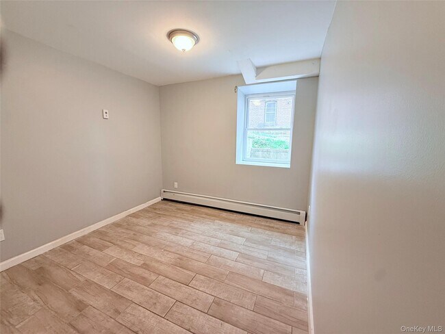 Photo - 14 Dubois St