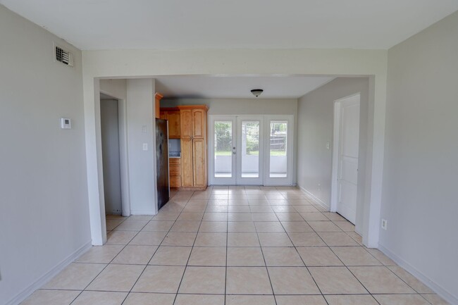 801 Egan Dr