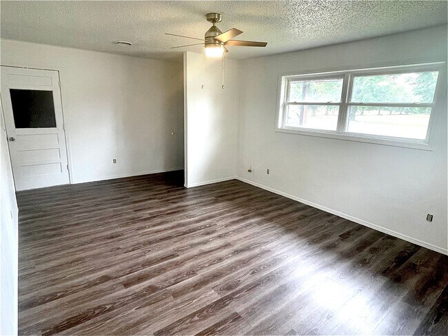 Photo - 2115 W Emma Ave Unit A