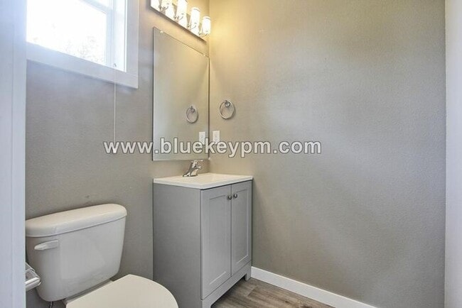 Photo - 2 Primary Bedrooms and 2.5 Bathrooms Uptown Vancouver