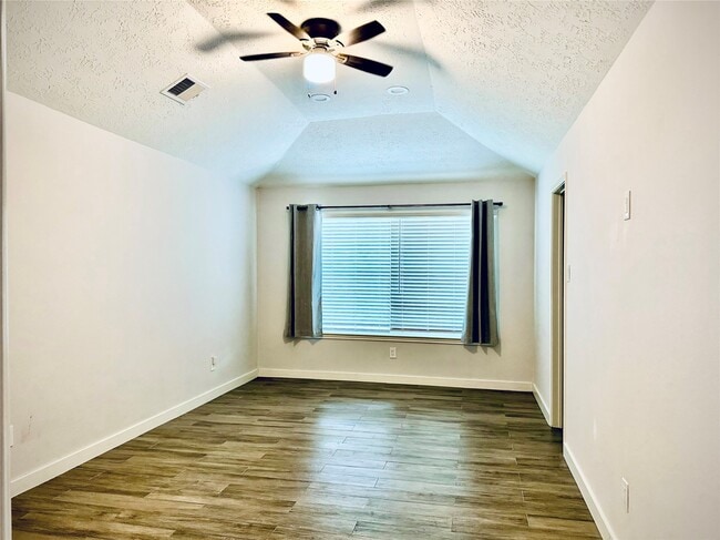Photo - 17410 Saxon Dr
