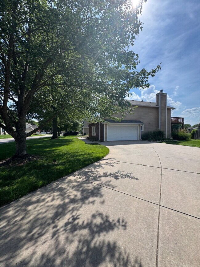 Photo - "Spacious 4-Bedroom Sanctuary with 3 Full Baths on Country View Drive, Derby - 3189 Sq Ft of Comf...