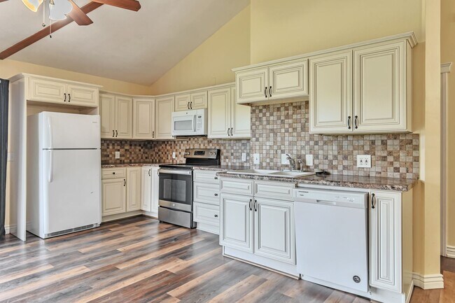 Photo - Remodeled Row End Rambler Townhome in Jack...