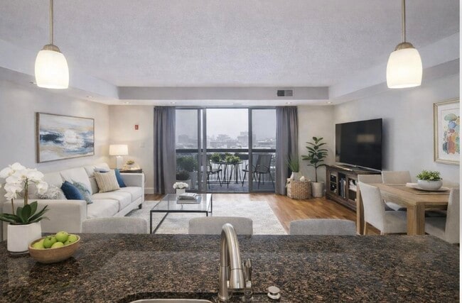 Building Photo - 700 1st St Unit 9F