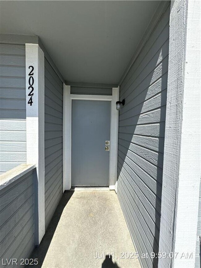 Photo - UPSTAIRS 2 BEDROOM UNIT ON THE EASTSIDE! Unidad 2024