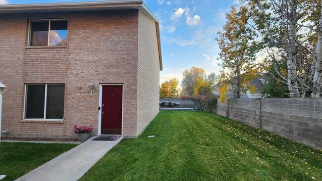 Building Photo - 201 N Geneva Rd