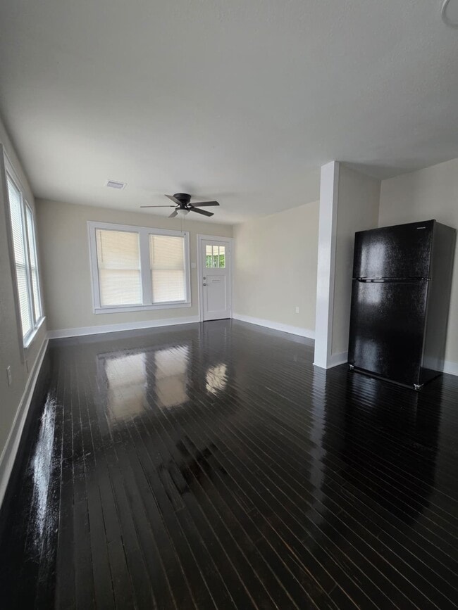 Building Photo - 222 E Pearce St Rental