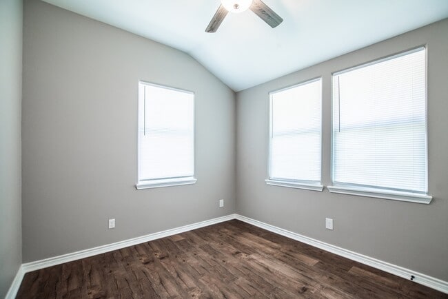 Photo - 803 S Main St