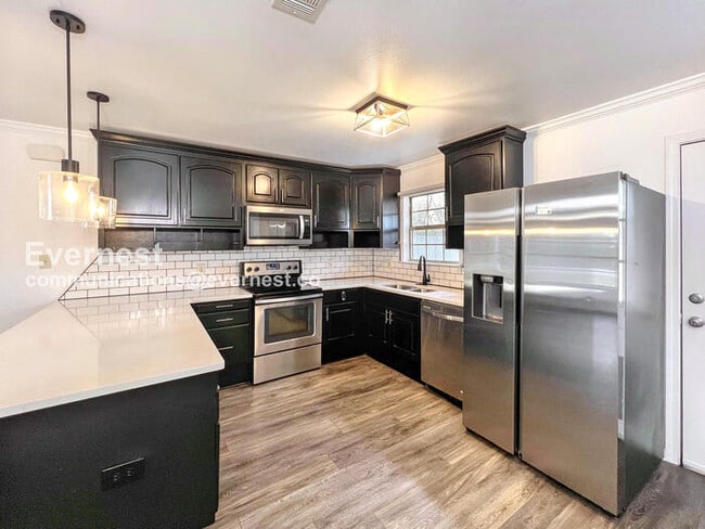 Photo - 613 Jefferson St