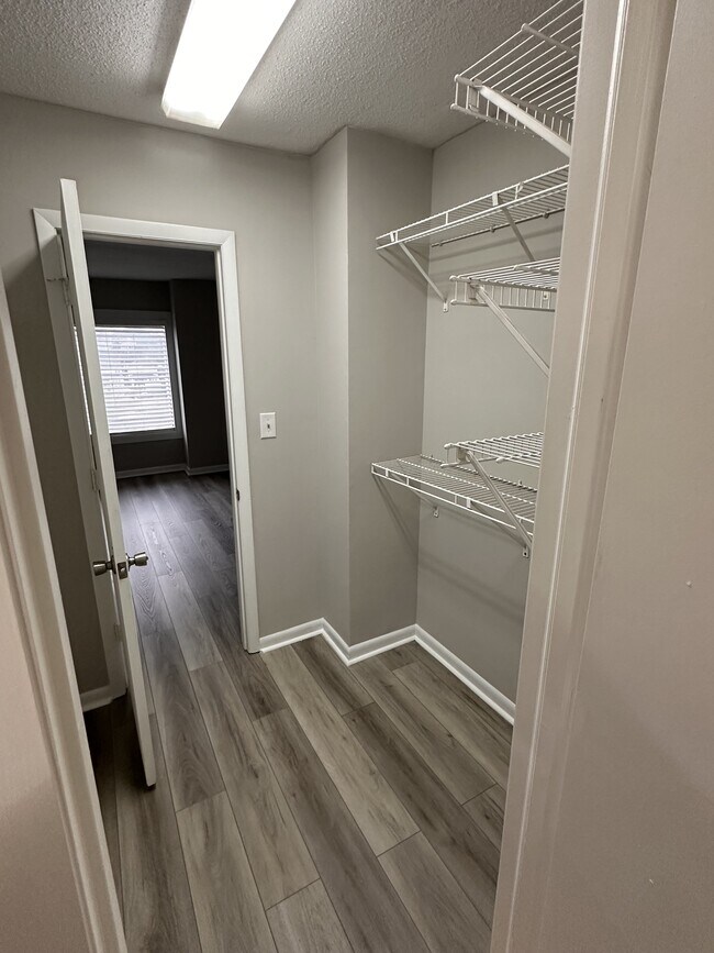 Photo - 1600 Park Cir