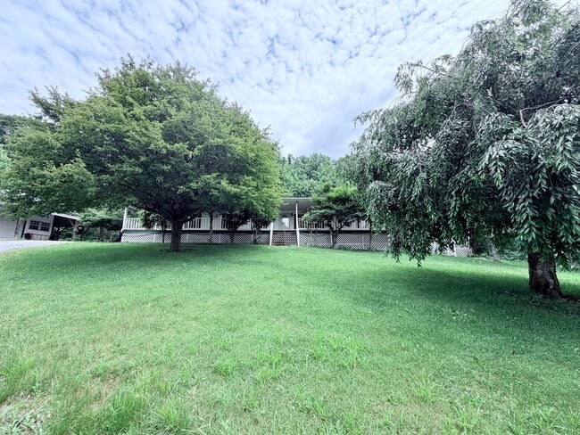 Photo - Secluded 3-Bedroom with Wrap-Around Porch -- Jonesborough