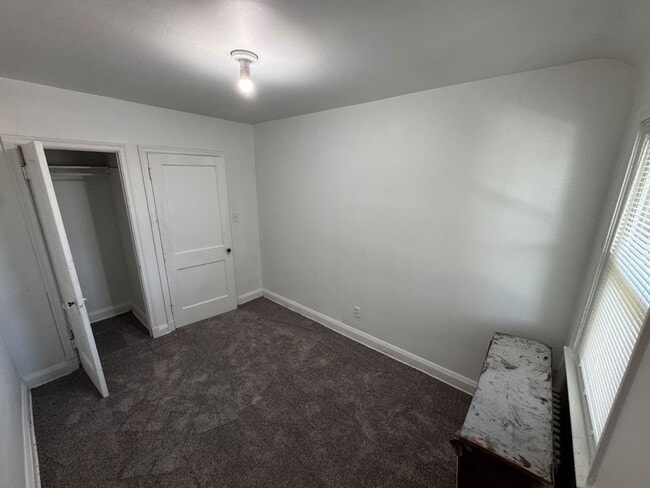 Photo - 5413 Lothian Rd