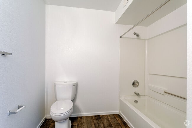 3BR, 2BA - Classic/1047 SF - Prairie View Apartments