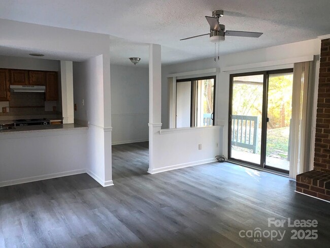 Photo - 11026 Harrowfield Rd