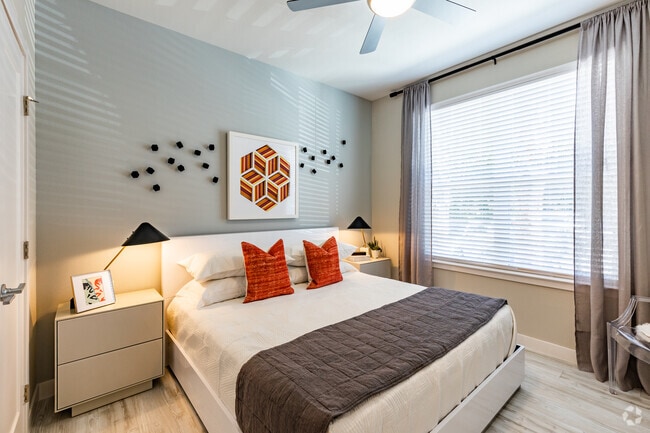 2 BR, 2 BA - 1,206SF