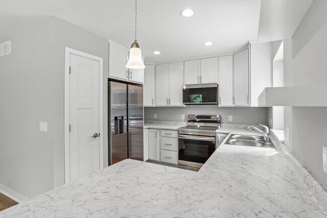 Kitchen - 200 Chalet Dr Unit 200