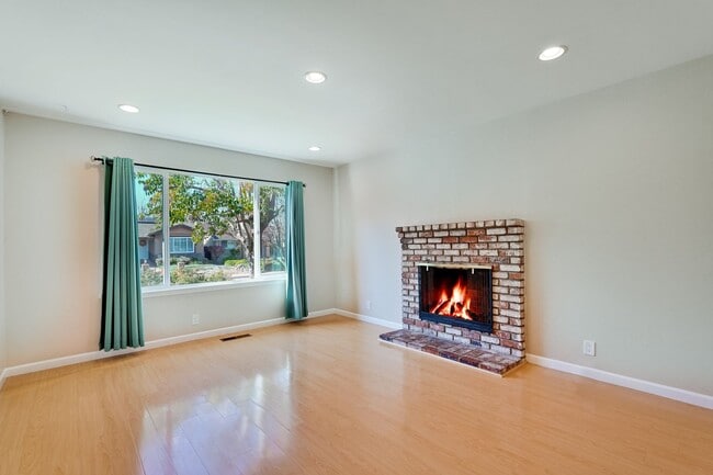 Photo - Spacious 1780 Sq Ft -  4b2b home in South San Jose