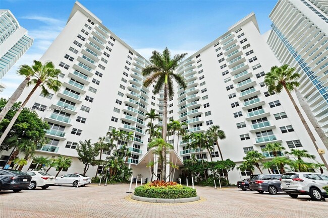 Building Photo - 3001 S Ocean Dr Unit 737