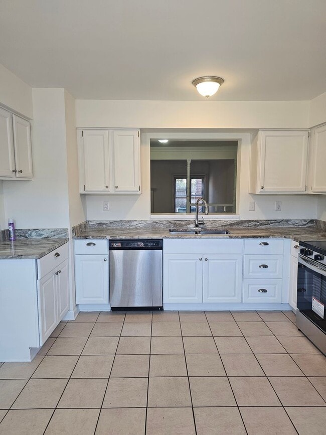 Photo - 304 Boerum Ct